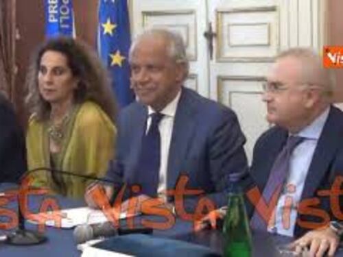Riqualificazione Piazza del Plebiscito, la firma dell'accordo con il ministro Piantedosi a Napoli