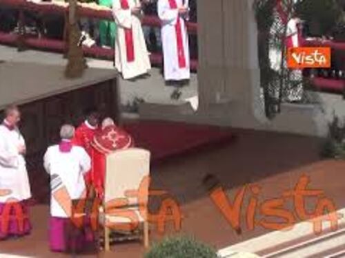 Domenica delle Palme, il momento dell'Eucarestia in piazza San Pietro