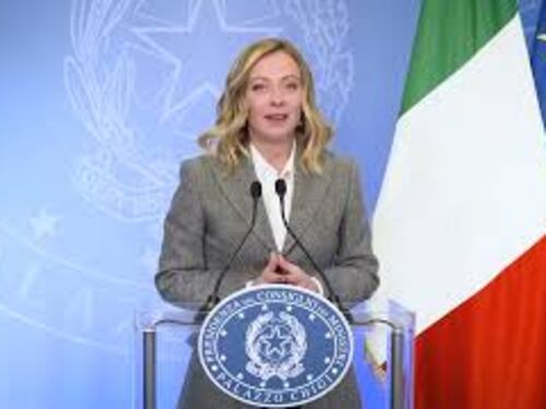 Meloni: "Riattivato unico ascensore sociale, il merito"