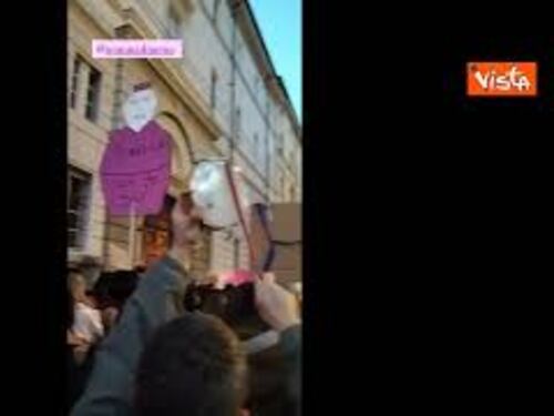 Violenza sulle donne, il minuto di "rumore" in strada al corteo di "Non una di meno"
