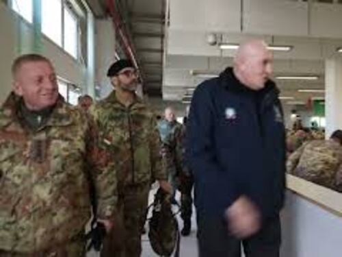 Pranzo della Vigilia con i militari in Bulgaria per Crosetto: Portiamo vicinanza del Governo