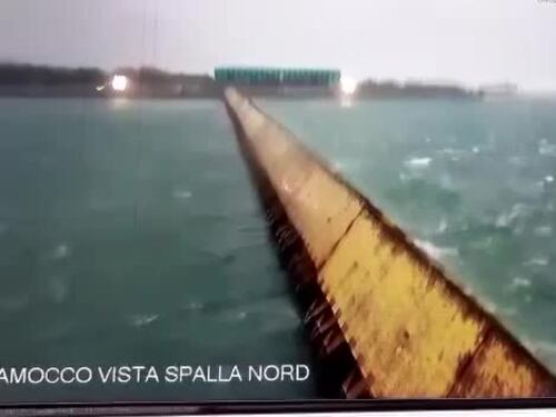 Mose in azione a Venezia: la vista dalla "Spalla Nord"