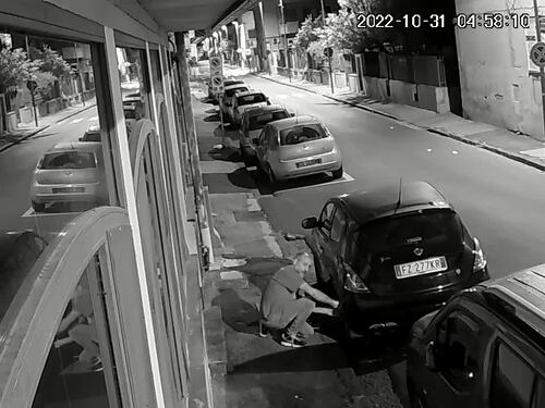 Furto di copricerchi a Pomigliano d'Arco