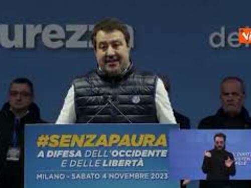 Salvini in piazza a Milano: Qui per pacificare e per unire