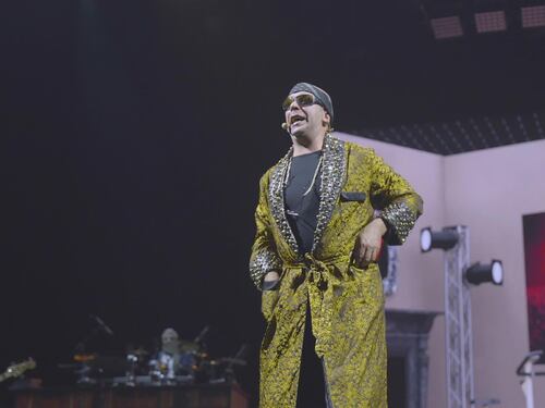 Torna Checco Zalone a teatro: l'imitazione di Vasco Rossi