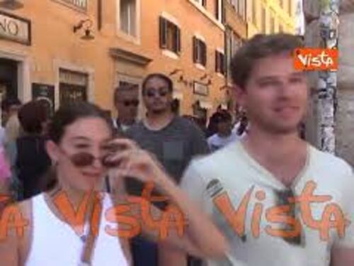 Fontana di Trevi sold out, tantissimi turisti affollano il monumento