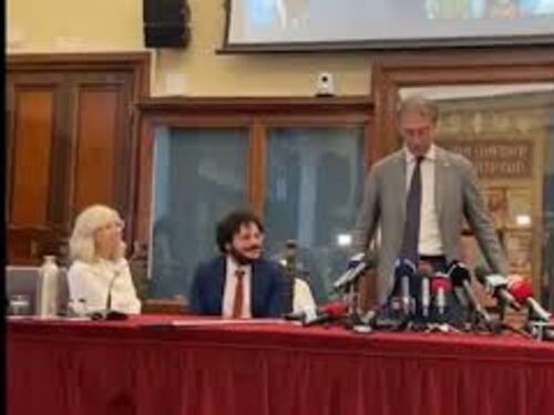 L'applauso per Patrick Zaki all'Università di Bologna