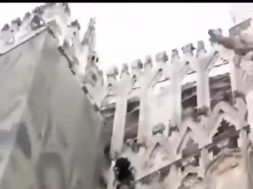 Arrampicatori sulla Madonnina del Duomo di Milano