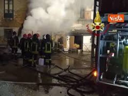 Incendio in una palazzina di Palermo, l'intervento dei Vigili del Fuoco