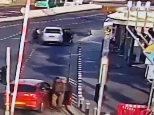 Attentato a Gerusalemme, l'attacco ripreso dalle telecamere di sorveglianza