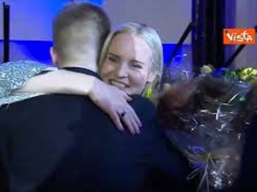 Elezioni Finlandia, i festeggiamenti della leader dell'estrema destra Riikka Purra