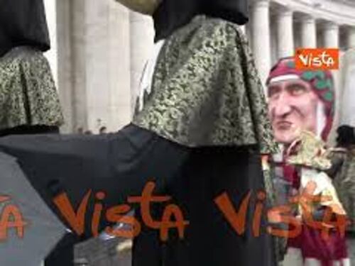 ”Viva la Befana”, le immagini del corteo storico-folcloristico in piazza San Pietro