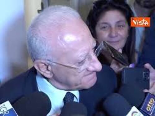 De Luca (Campania): "Governo sta facendo crescere ostacoli burocrazia"