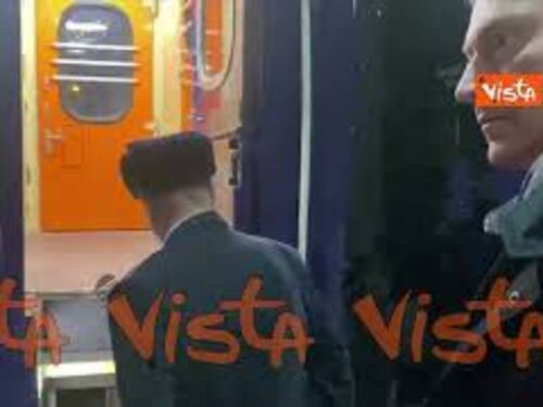 Meloni in Ucraina, la partenza del treno per Kiev dalla stazione polacca di Przemysl