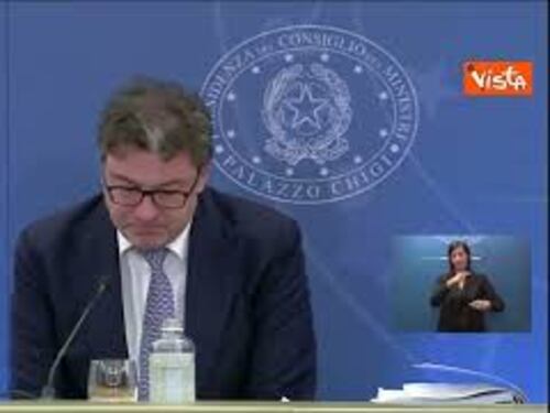 Giorgetti ricorda commosso Maroni: "C'è qualcosa di lui in questa Manovra"