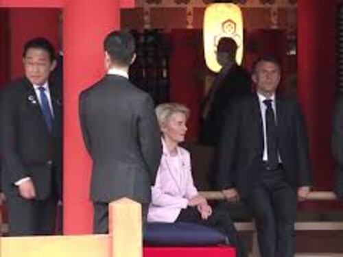 G7, la visita dei leader al Santuario di Itsukushima