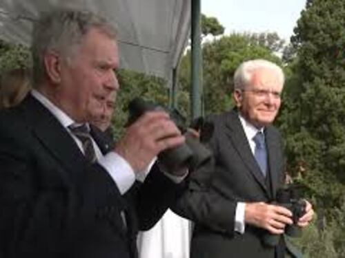 Mattarella ammira il Golfo di Napoli con il Presidente della Repubblica di Finlandia