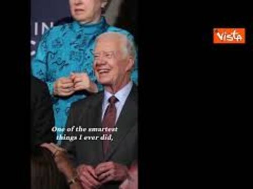 Jimmy Carter compie 99 anni, gli auguri social del Presidente Usa Biden con il cappello 99