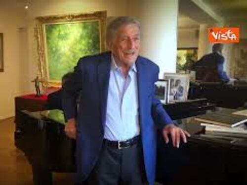 Addio a Tony Bennett, eccolo in un'esibizione di "Smile" in un video postato sui social