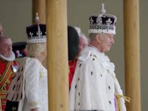Incoronazione Carlo e Camilla, la guardia reale grida tre "Urrà!"