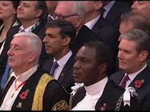 Re Carlo III a Westminster per il King's Speech rende omaggio alla sua "amata madre"