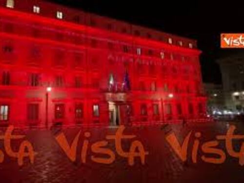 Femminicidio, Palazzo Chigi si tinge di rosso contro la violenza sulle donne