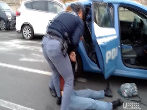 Roma, attivisti per il clima bloccano il traffico