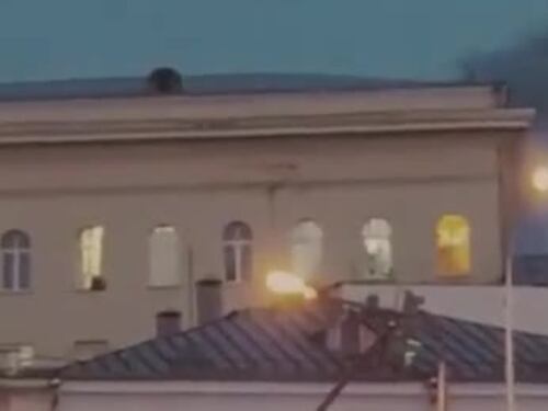 Fumo nella sede del ministero della Difesa russo: il video dell'incendio