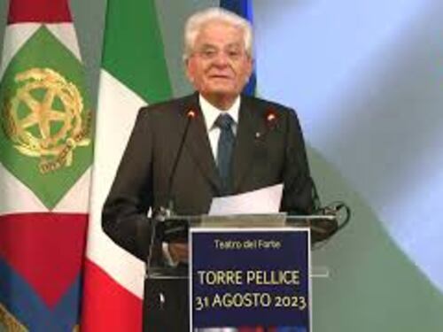 Mattarella: "La principale virtù della democrazia è la pazienza"