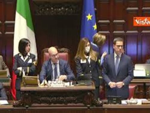 Bagarre alla Camera, Pellegrini mostra il dito medio: "Presidente, ecco i gesti che mi fanno"