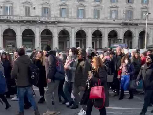 Metro bloccata, troppo pochi i bus sostitutivi