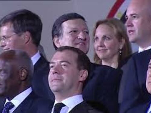 Berlusconi accoglie i leader al G8 all'Aquila nel 2009, tra loro Obama e Gheddafi ARCHIVIO