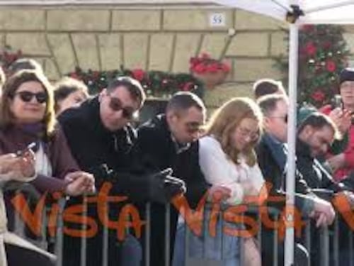 Angelus Natale e benedizione Urbi et Orbi Papa Francesco, migliaia di persone in Piazza San Pietro