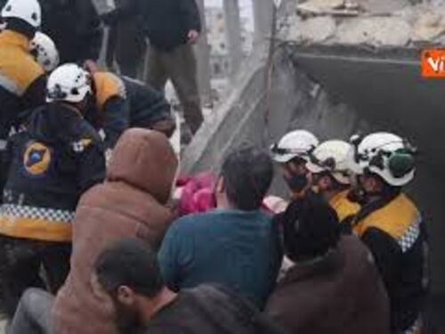 Terremoto Siria, un uomo estratto vivo dalle macerie a Sarmada