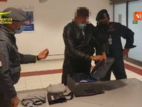 Faceva entrare centinaia di clandestini in Italia, arrestato in Francia trafficante di essere umani