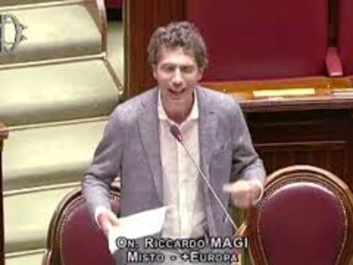 Utero in affitto, Magi espone cartello in Aula alla Camera "Genitori non sono criminali"