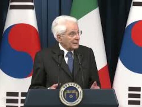 Mattarella: "Sostegno a Kiev, serve una pace giusta e duratura"