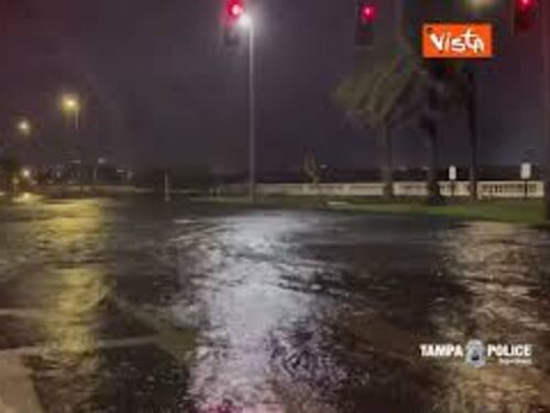 Uragano Idalia in Florida, ecco le strade allagate a Tampa