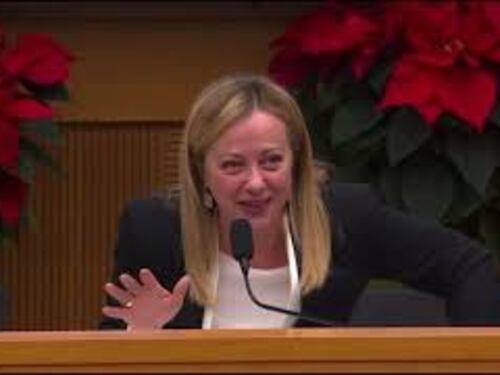 Meloni e la conferenza stampa fiume: "C'è una fine a tutto questo? Al vostro buon cuore"