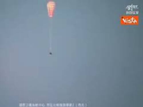 La navicella cinese Shenzhou-16 torna sulla Terra
