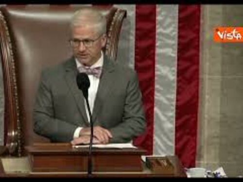 Lo speaker della Camera Usa ad interim McHenry sbatte il martelletto dopo destituzione McCarthy