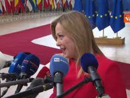 Meloni: "Inopportuno invito di Macron a Zelensky"