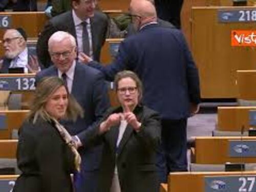 Giornata della Memoria, la commemorazione al Parlamento Ue con Metsola e von der Leyen