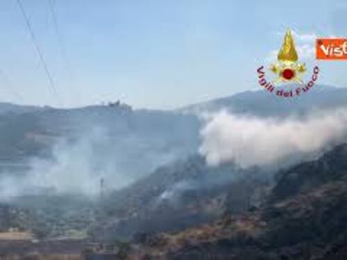 Incendio boschivo nel reggino, 2 Canadair in azione