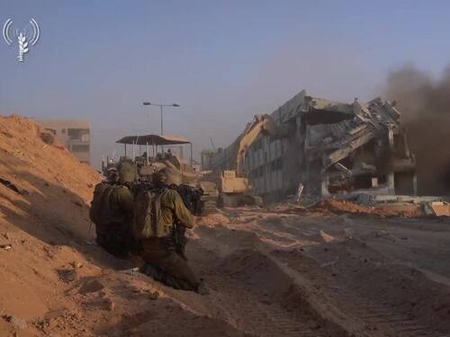 I soldati israeliani combattono nella Striscia di Gaza