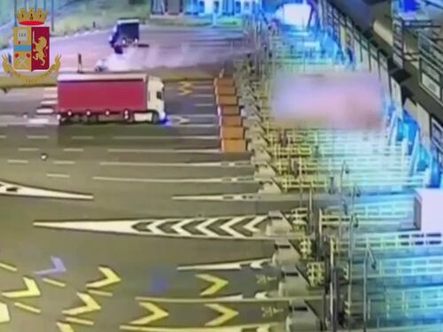 Un proiettile a folle velocità. Il video choc dell'incidente sulla A4