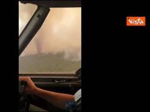 Incendio Tenerife, fumo e fiamme vista dall'interno di un aereo dei soccorsi