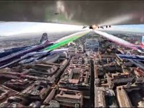 4 novembre, lo spettacolare volo delle Frecce Tricolori visto dall'aereo