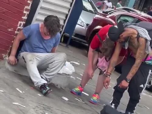Usa, gli zombie "piegati" in due dal mix letale di fentanyl e xilazina