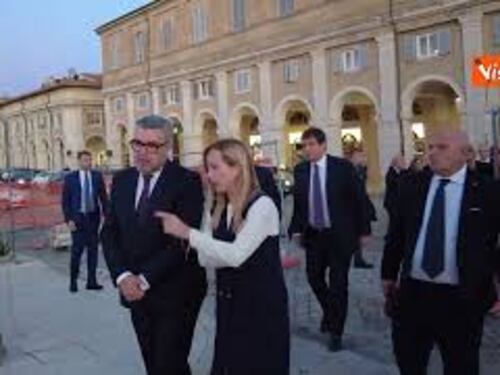 La premier Giorgia Meloni a Senigallia a sorpresa, sopralluogo su ponte Garibaldi
